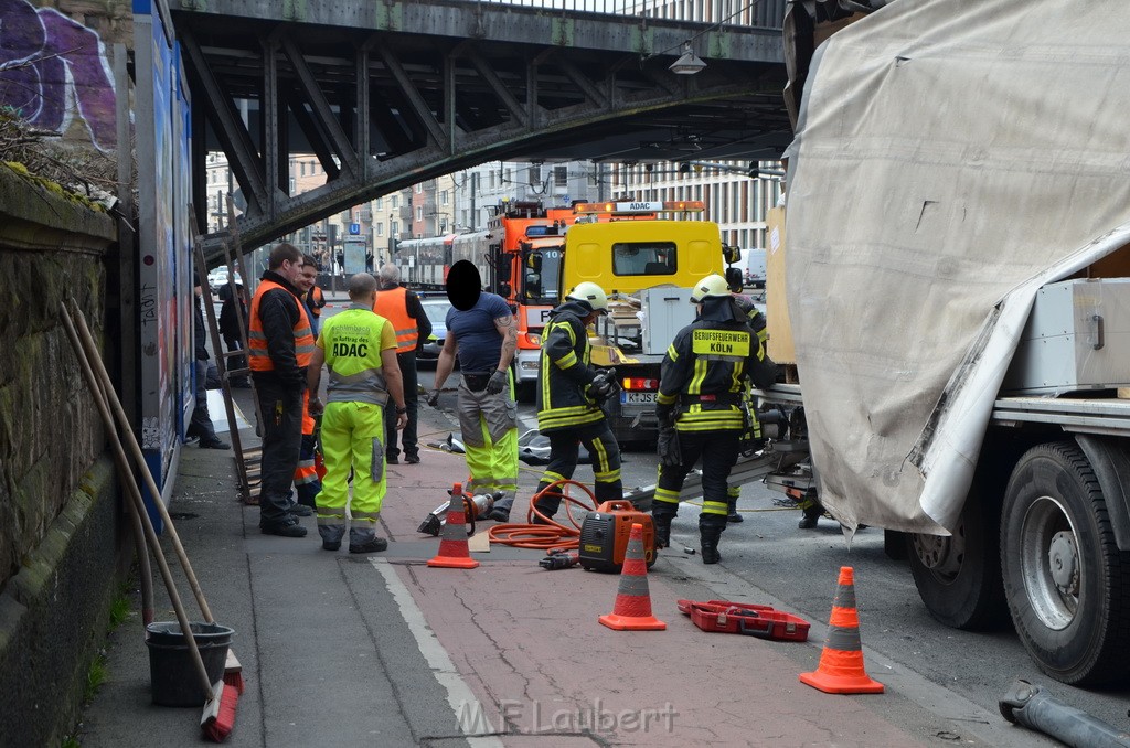 LKW Bruecke Koeln Deutz Opladenestr Deutz Muelheimerstr P125.JPG - Miklos Laubert